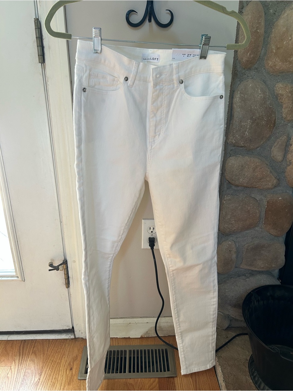LOFT Off-White Skinny Jeans - Women's